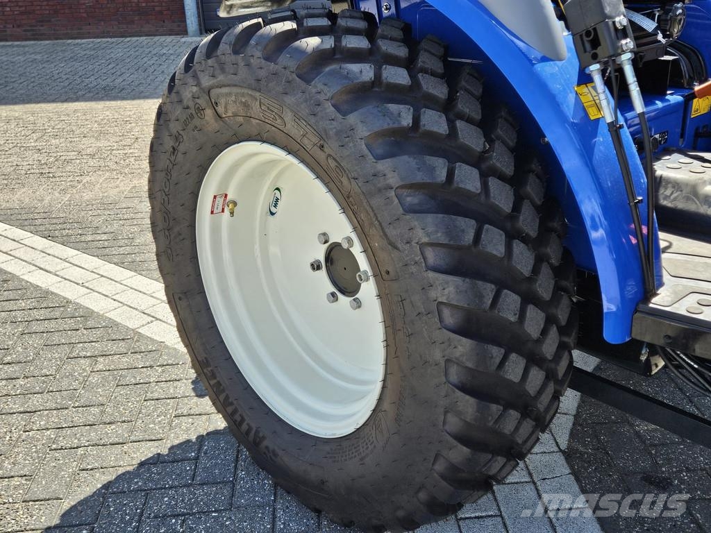 New Holland Boomer 55 HST met voorlader Kompakttraktorid