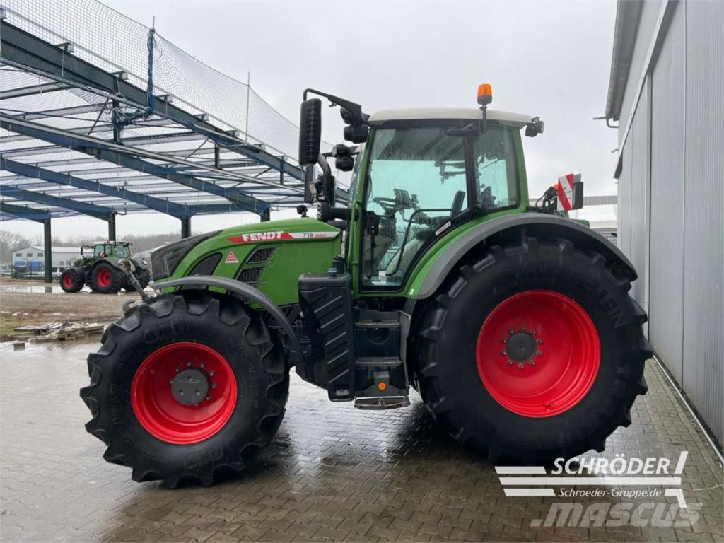 Fendt 718 VARIO GEN6 PROFI PLUS Трактори