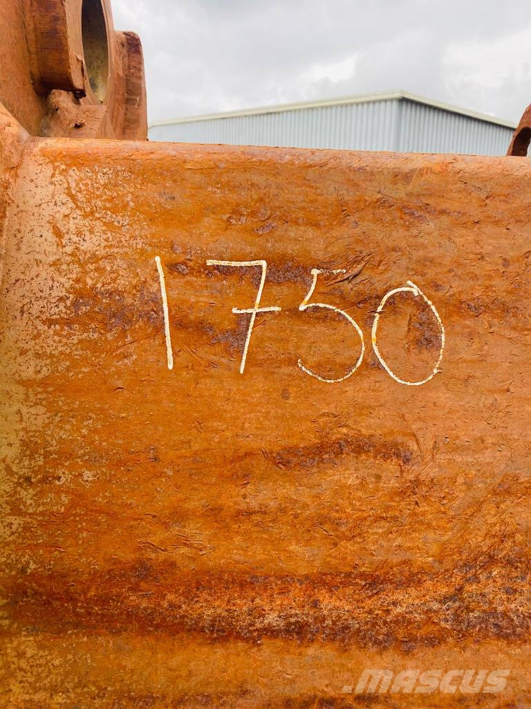 Hitachi ZX 870 Benne
