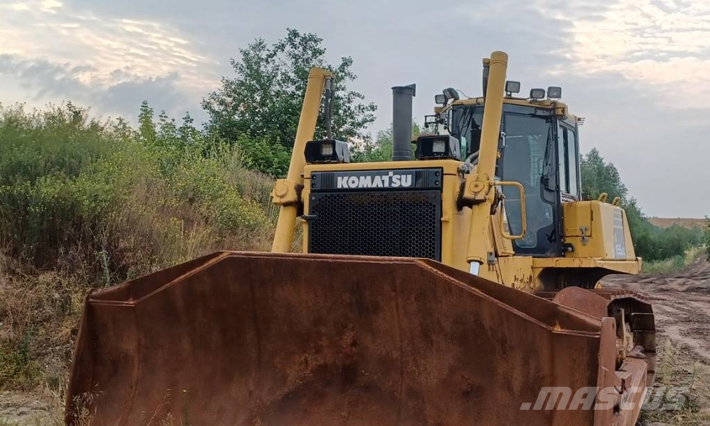 Komatsu D155 AX-6 Buldozer sobre oruga