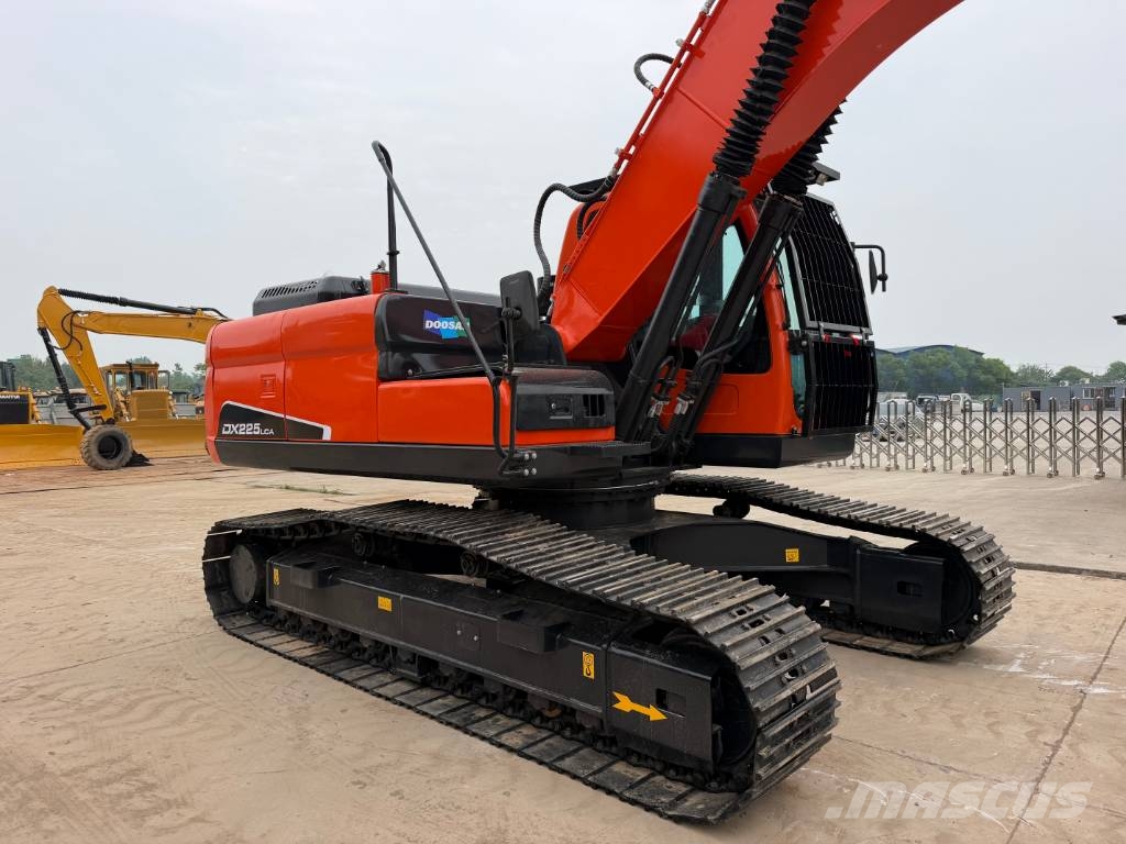 Doosan DX225 Raupenbagger