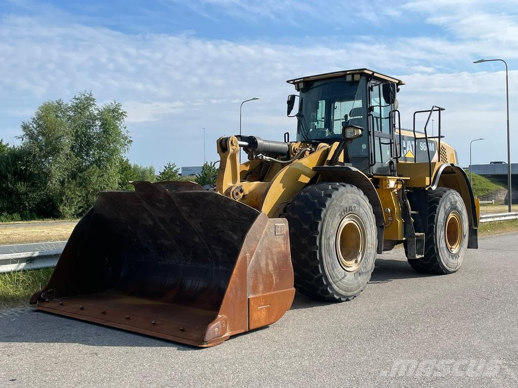 CAT 966M Kolesové nakladače