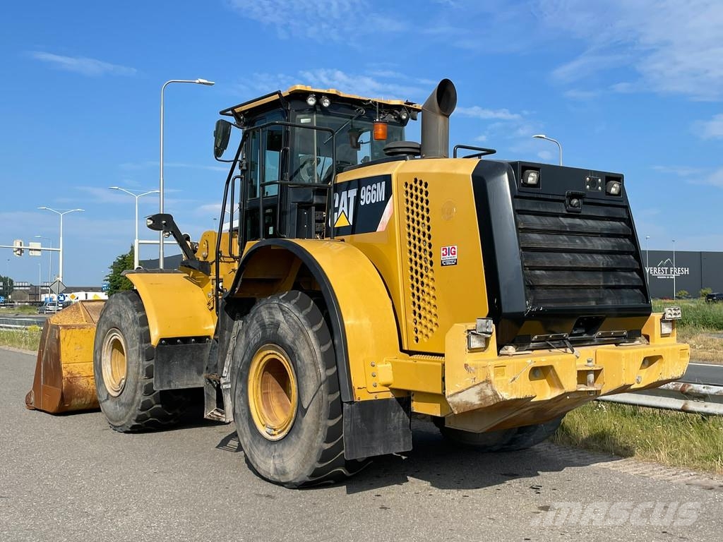 CAT 966M Kolesové nakladače