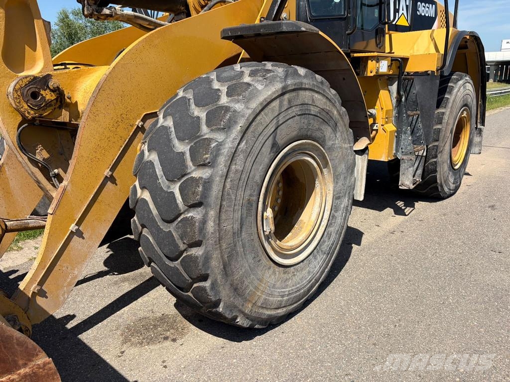 CAT 966M Kolesové nakladače