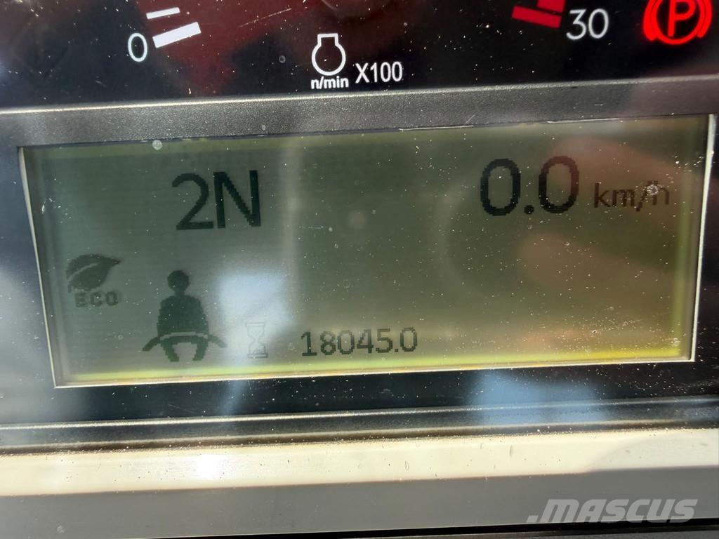 CAT 966M Kolesové nakladače