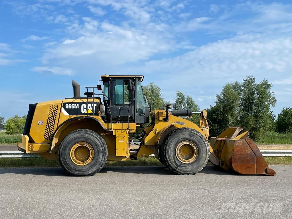 CAT 966M Kolesové nakladače