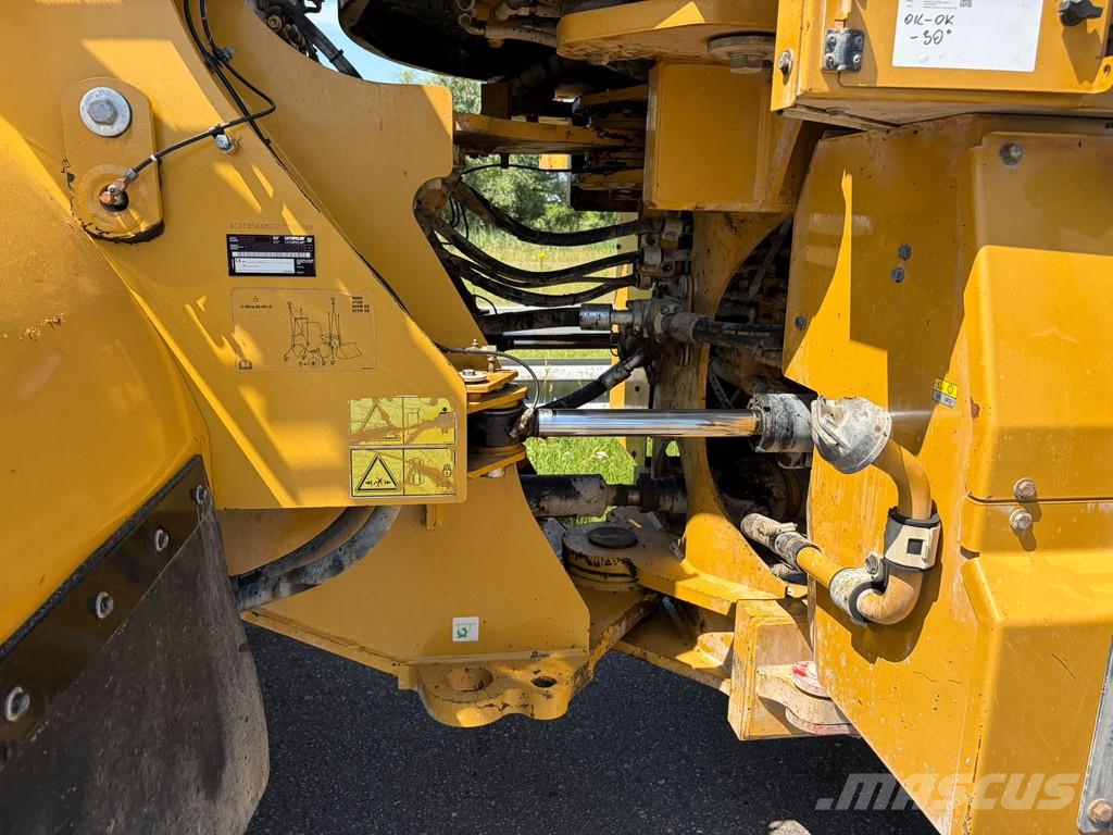 CAT 966M Kolesové nakladače