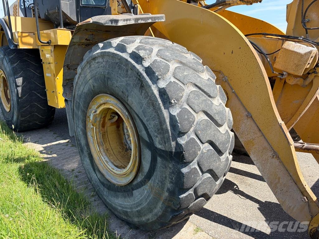 CAT 966M Kolesové nakladače
