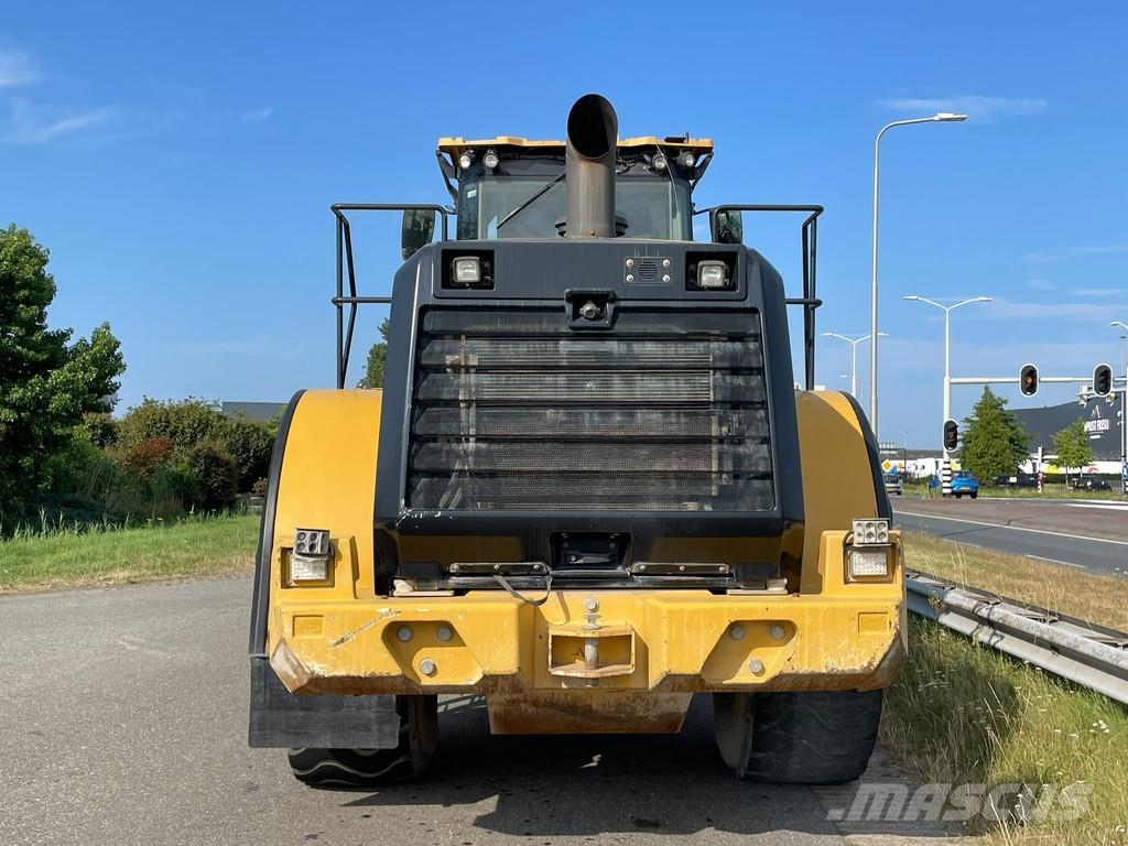 CAT 966M Kolesové nakladače