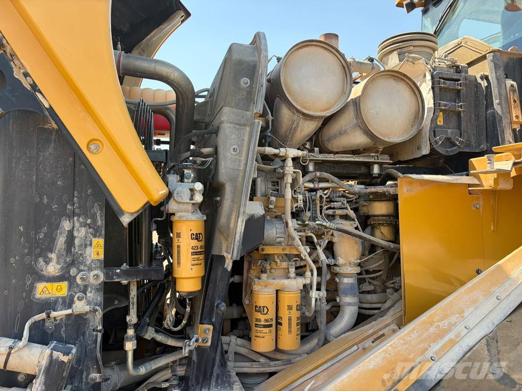CAT 966M Kolesové nakladače