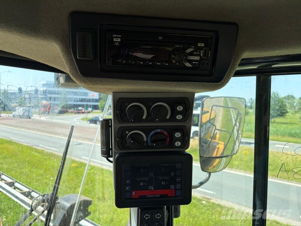 CAT 966M Kolesové nakladače