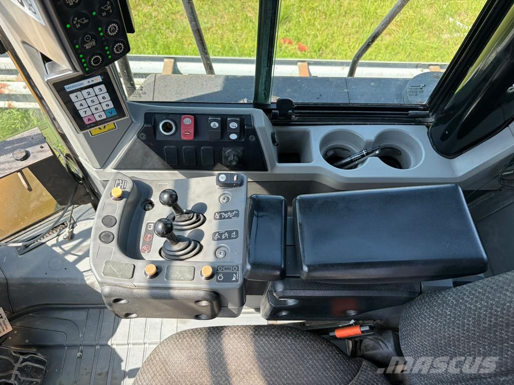 CAT 966M Kolesové nakladače