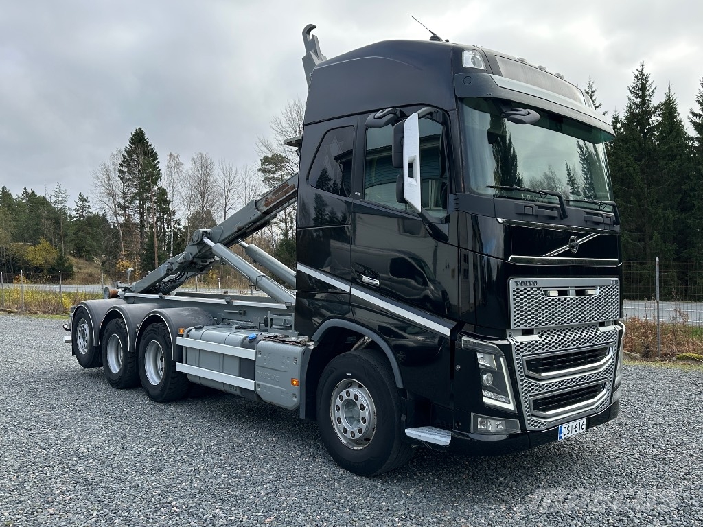 Volvo FH16 750 8x4*4 tridem, AJK koukkulaite Vrachtwagen met containersysteem