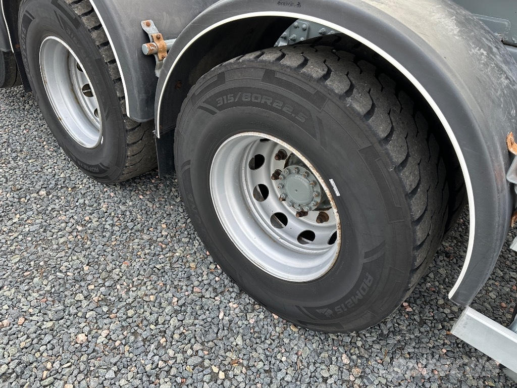 Volvo FH16 750 8x4*4 tridem, AJK koukkulaite Vrachtwagen met containersysteem
