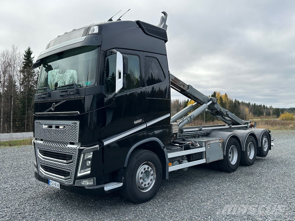 Volvo FH16 750 8x4*4 tridem, AJK koukkulaite Vrachtwagen met containersysteem