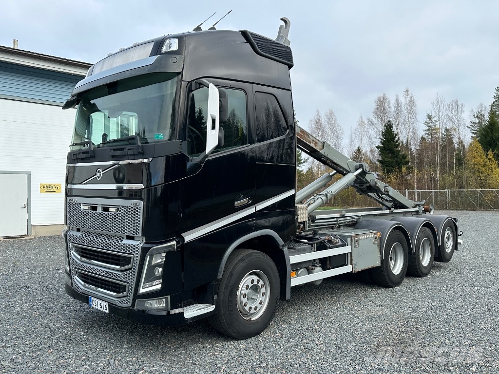 Volvo FH16 750 8x4*4 tridem, AJK koukkulaite Vrachtwagen met containersysteem