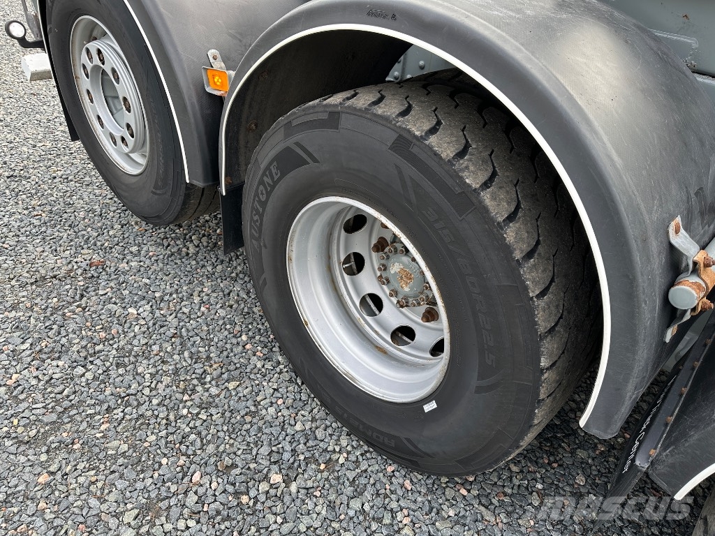 Volvo FH16 750 8x4*4 tridem, AJK koukkulaite Vrachtwagen met containersysteem