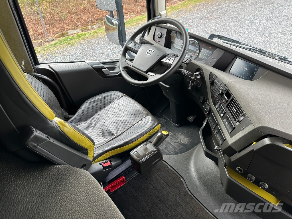 Volvo FH16 750 8x4*4 tridem, AJK koukkulaite Vrachtwagen met containersysteem