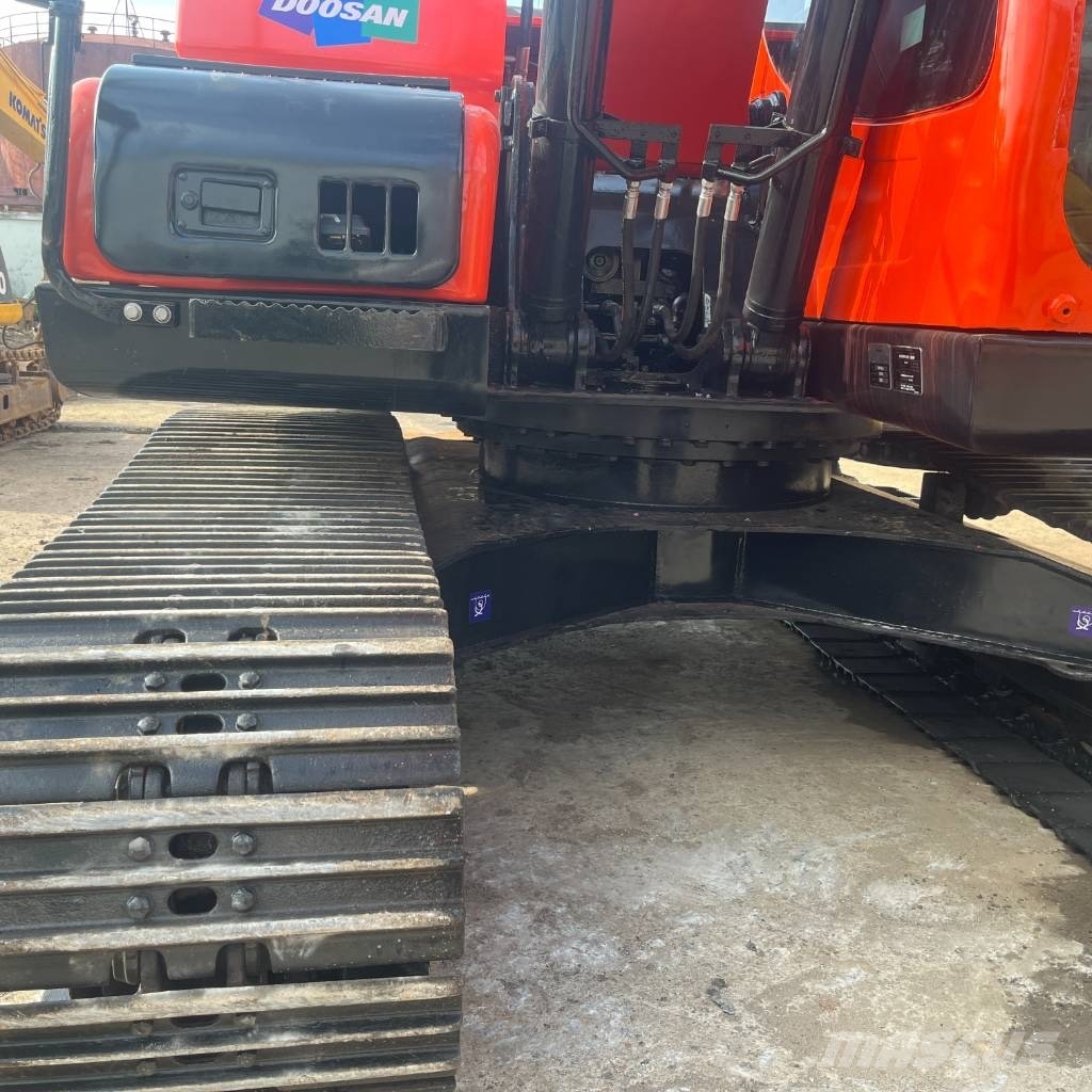 Doosan DX 140 LC Bagri goseničarji