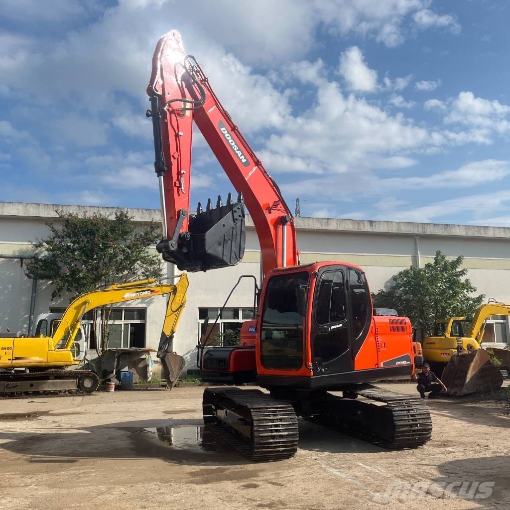 Doosan DX 140 LC Bagri goseničarji