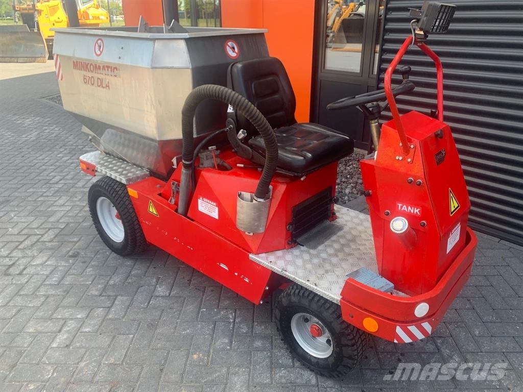 Norcar MINKOMATIC 670 DLA Karjan ruokintalaitteet