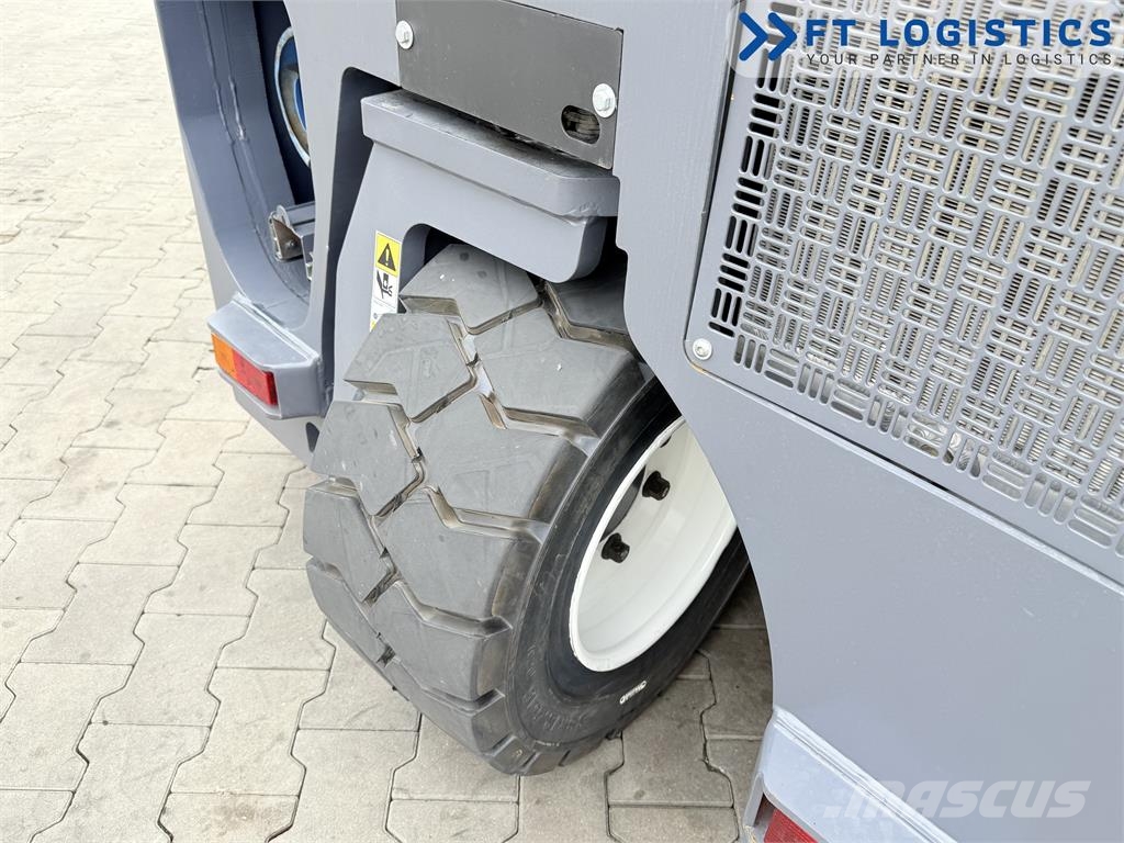 Combilift CB4000 | GAS | TRIPLEX 6800 | FREE-LIFT | FORK-POS Чотириходові річ-траки