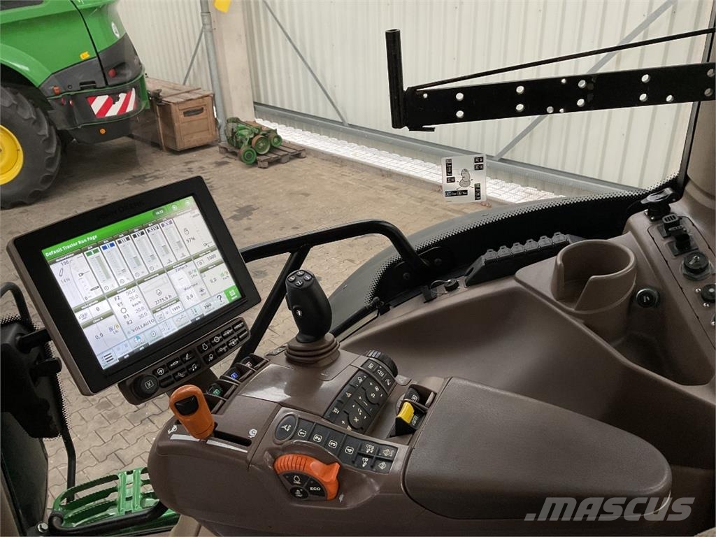 John Deere 6215R الجرارات
