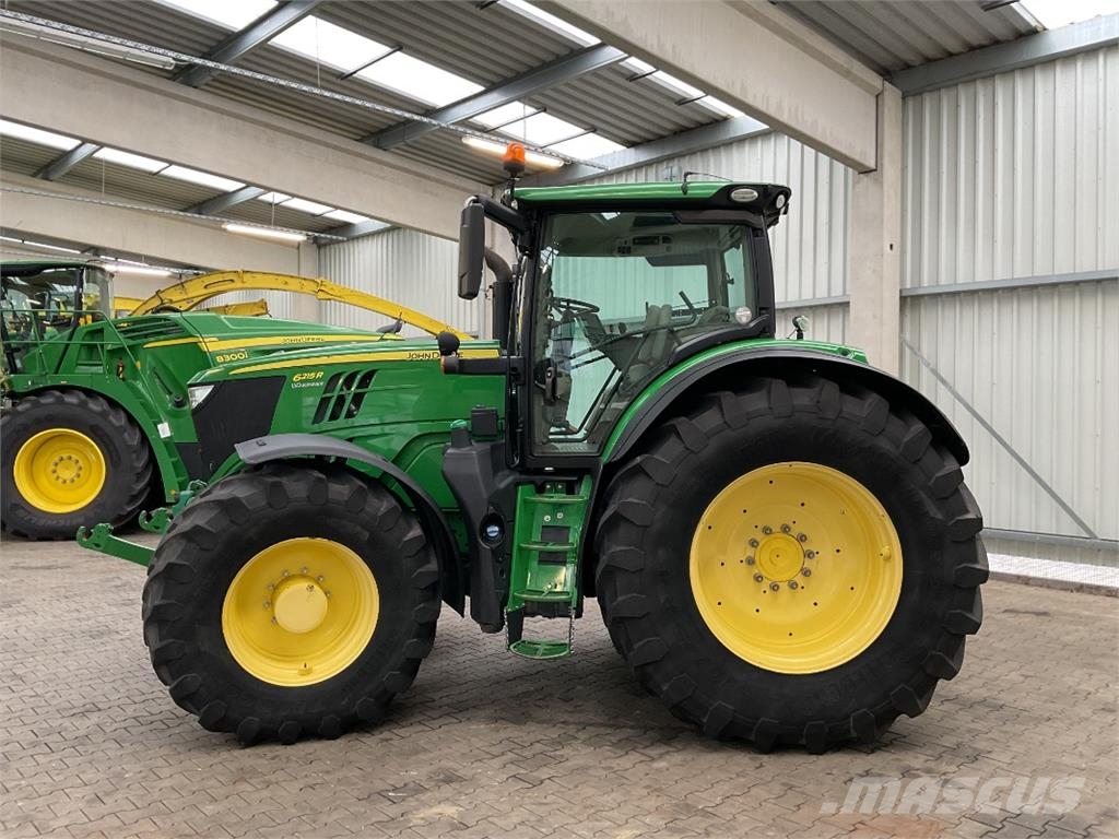 John Deere 6215R الجرارات
