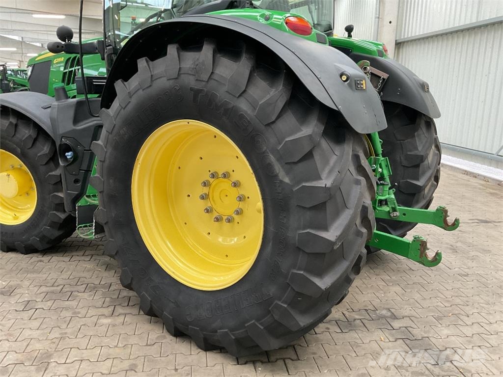 John Deere 6215R الجرارات