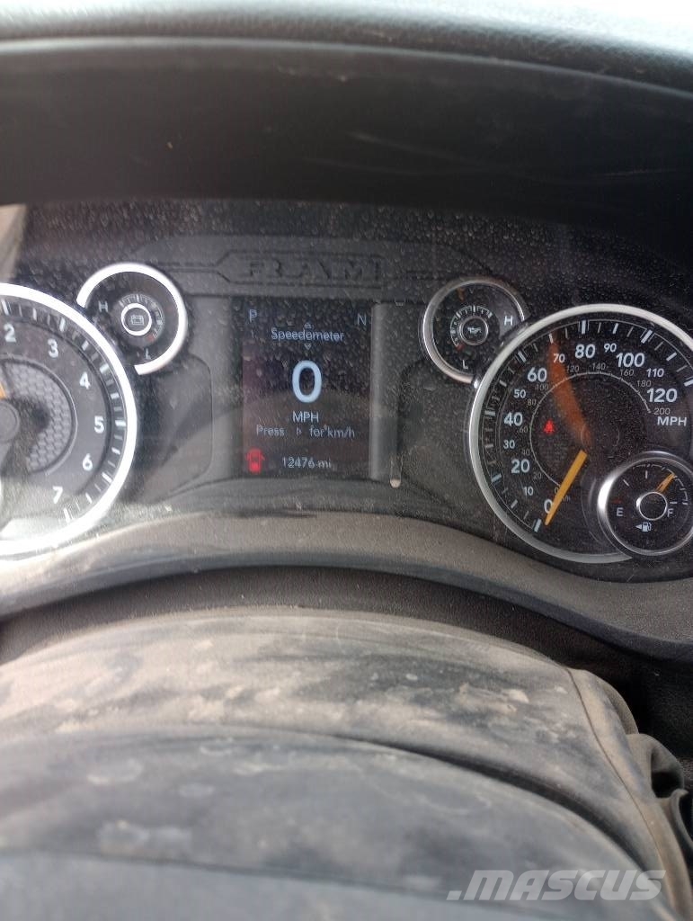 RAM 5500 شاحنات مسطحة/مفصلية الجوانب
