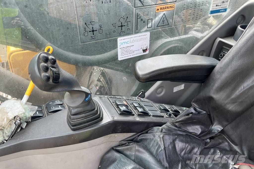 Volvo EC 240 C L Bandgrävare