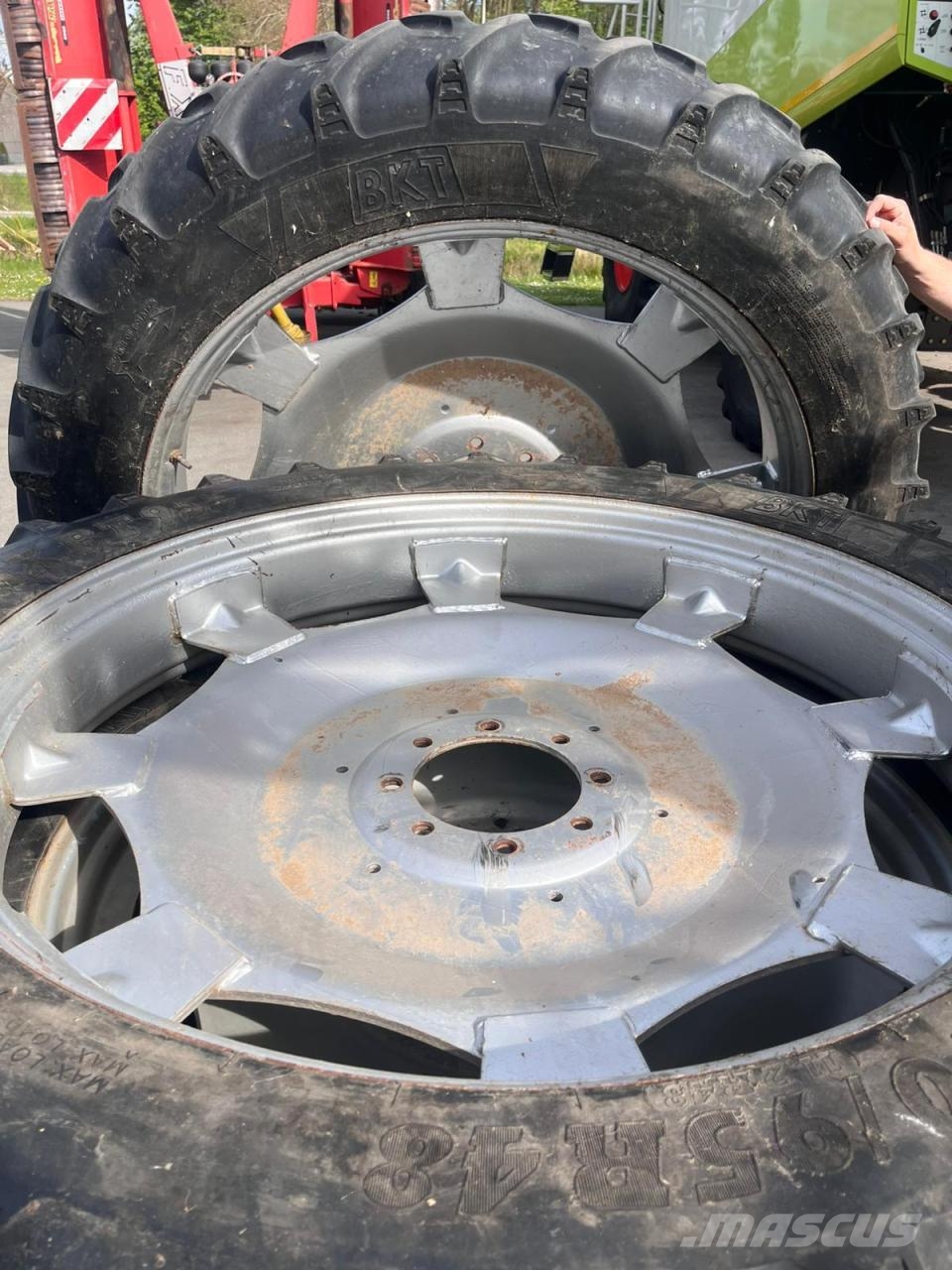 BKT 270/95 R48 BKT, 8-Loch Felge, Pflegeräder Pneus, rodas e aros