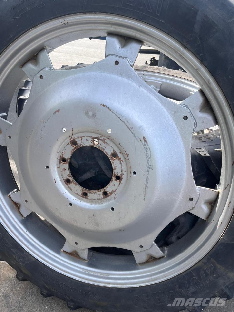 BKT 270/95 R48 BKT, 8-Loch Felge, Pflegeräder Pneus, rodas e aros
