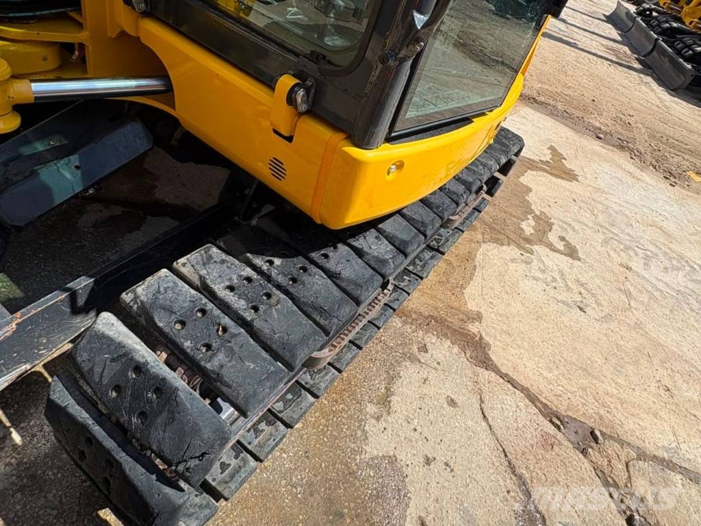 Komatsu PC 80 MR-5 حفارات وسط 7 طن - 12 طن