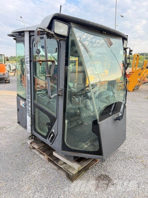 Hitachi ZW 250 USED CAB كابينة والداخلية