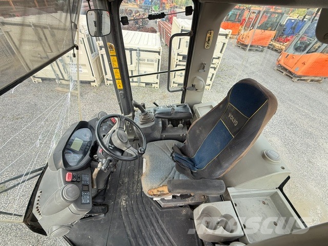 Hitachi ZW 250 USED CAB كابينة والداخلية
