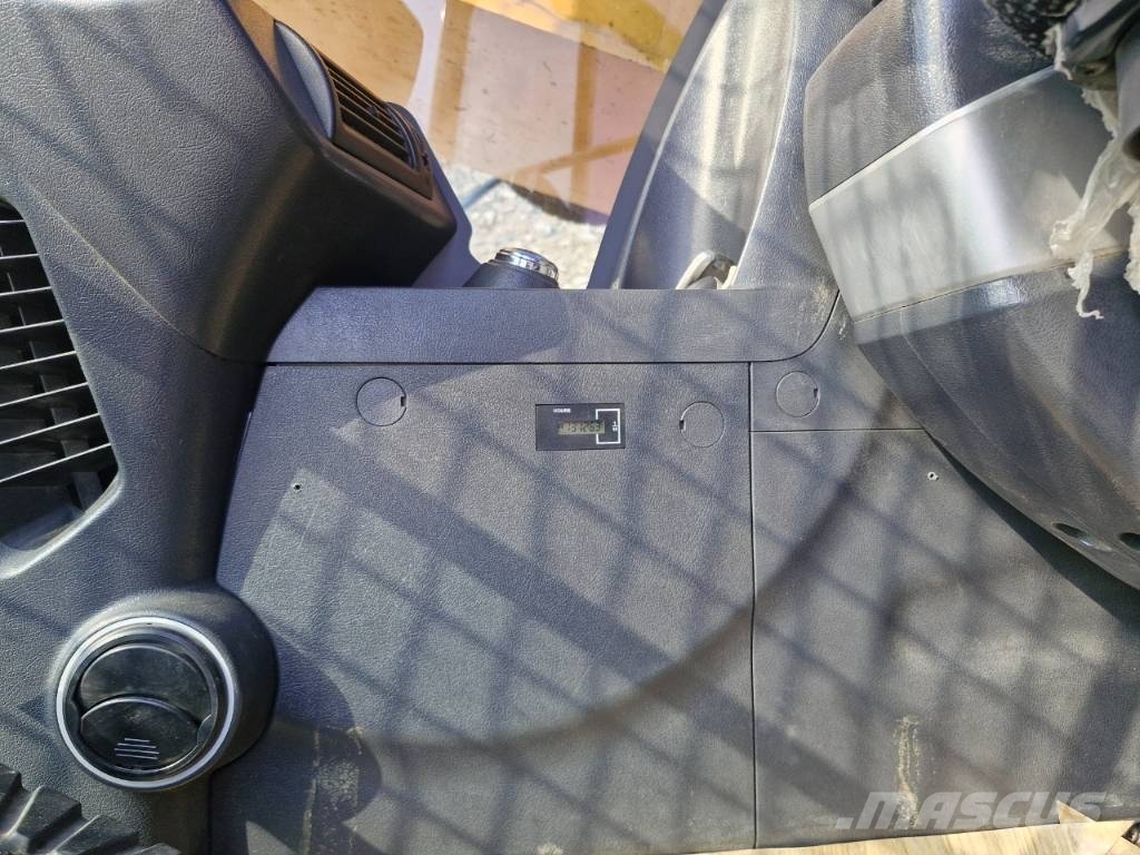 Hyundai HX 300 AL 履带挖掘机
