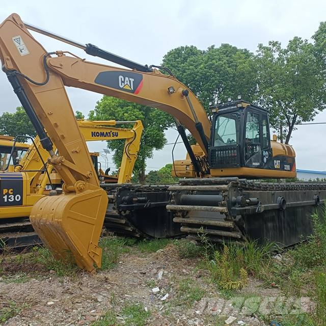CAT 320 Amfibische graafmachines