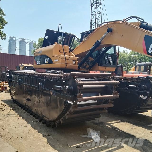 CAT 320 Amfibische graafmachines