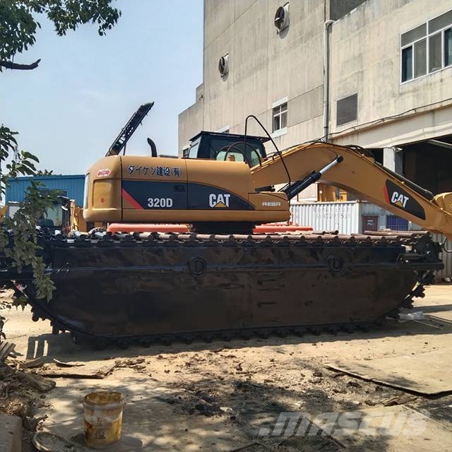 CAT 320 Amfibische graafmachines
