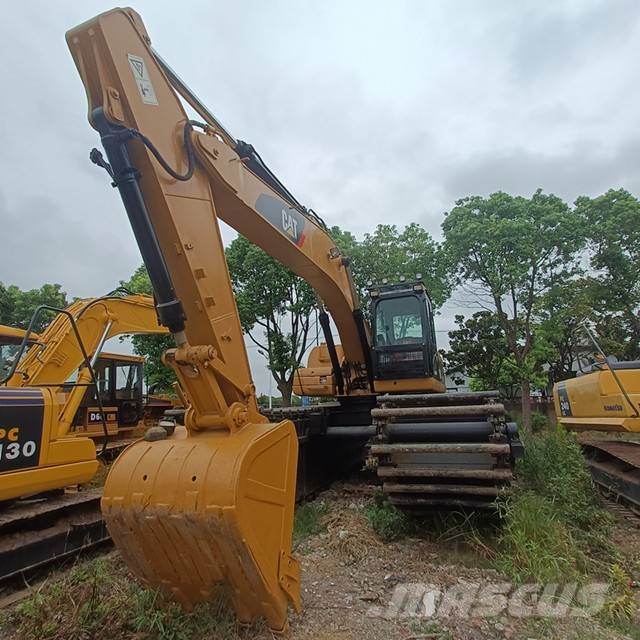 CAT 320 Amfibische graafmachines