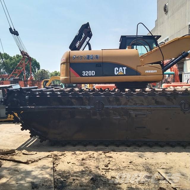 CAT 320 Amfibische graafmachines