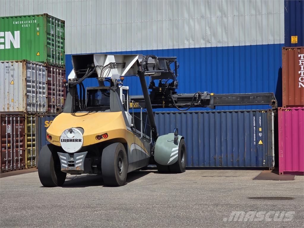 Liebherr LRS545 Reach-Stacker