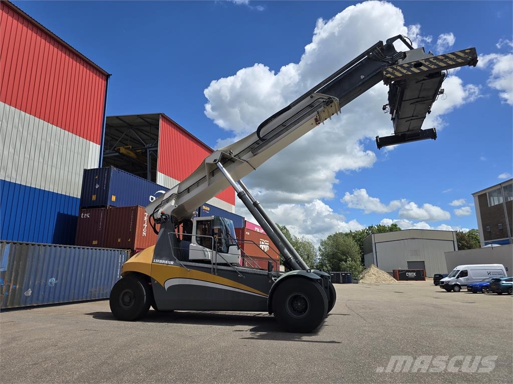 Liebherr LRS545 Reach-Stacker
