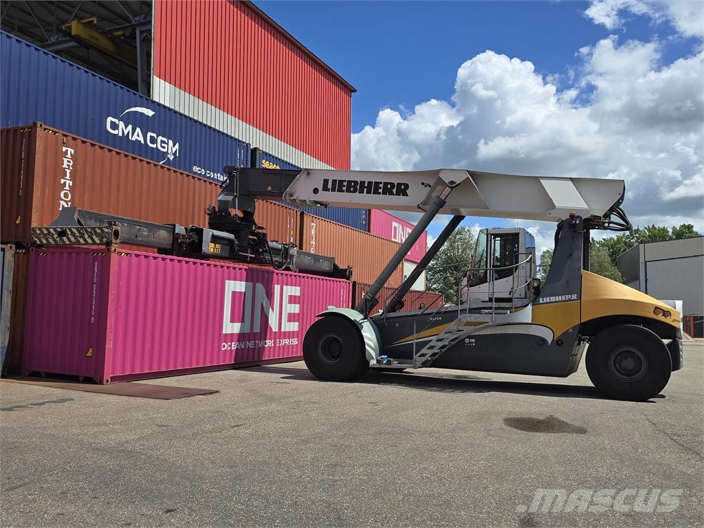 Liebherr LRS545 Reach-Stacker