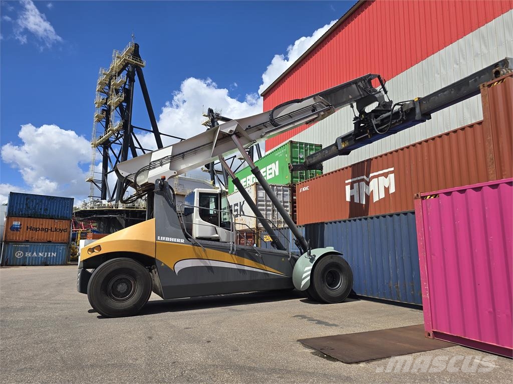 Liebherr LRS545 Reach-Stacker