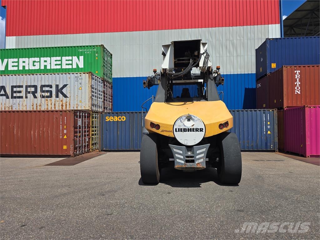 Liebherr LRS545 Reach-Stacker