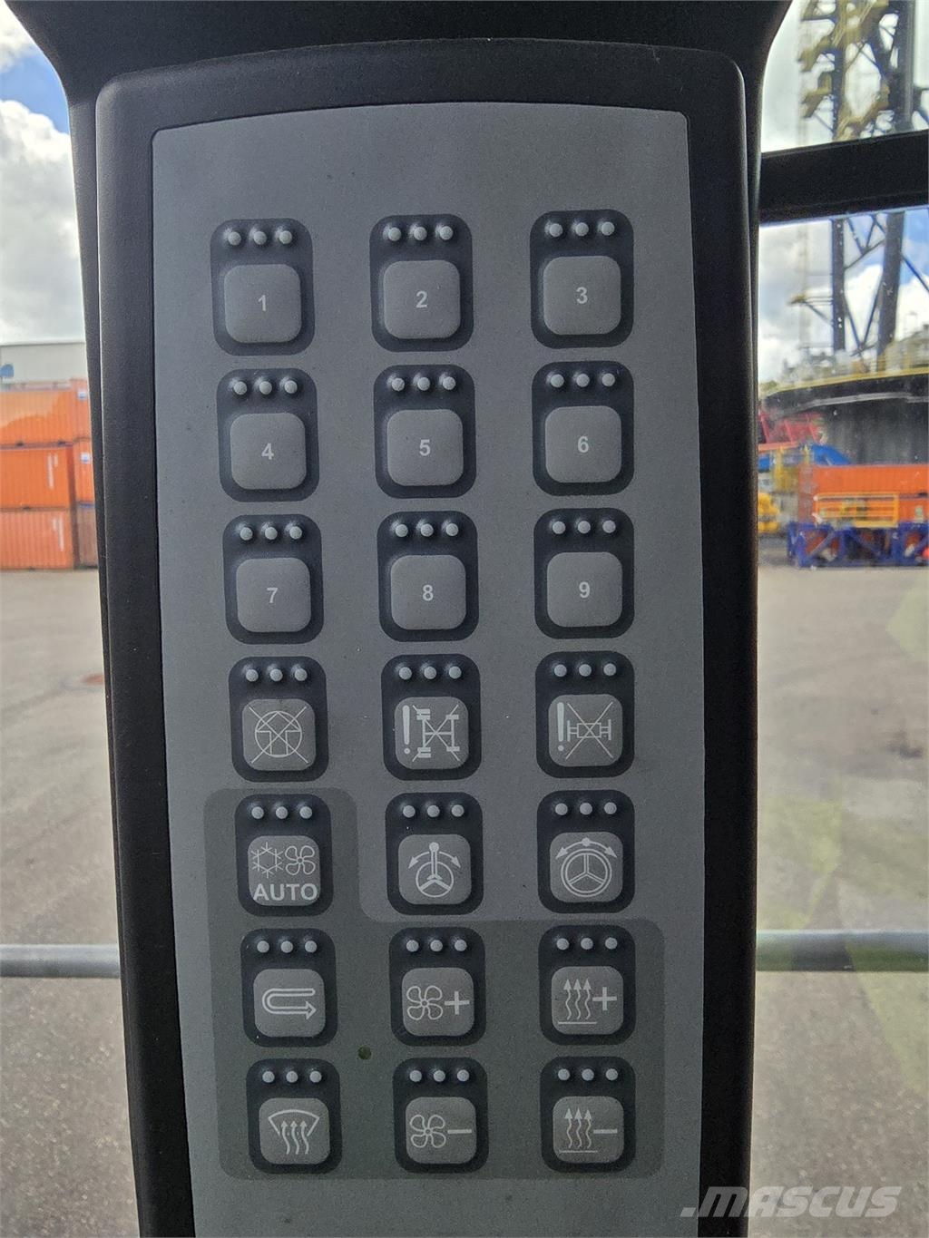 Liebherr LRS545 Reach-Stacker