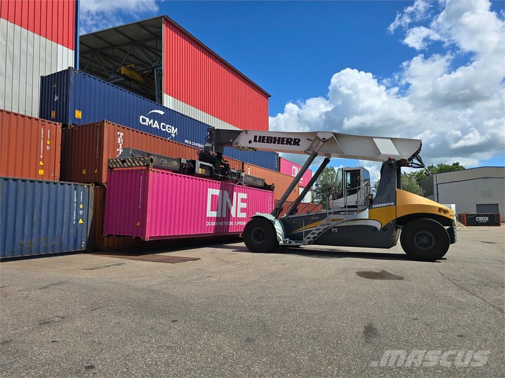 Liebherr LRS545 Reach-Stacker