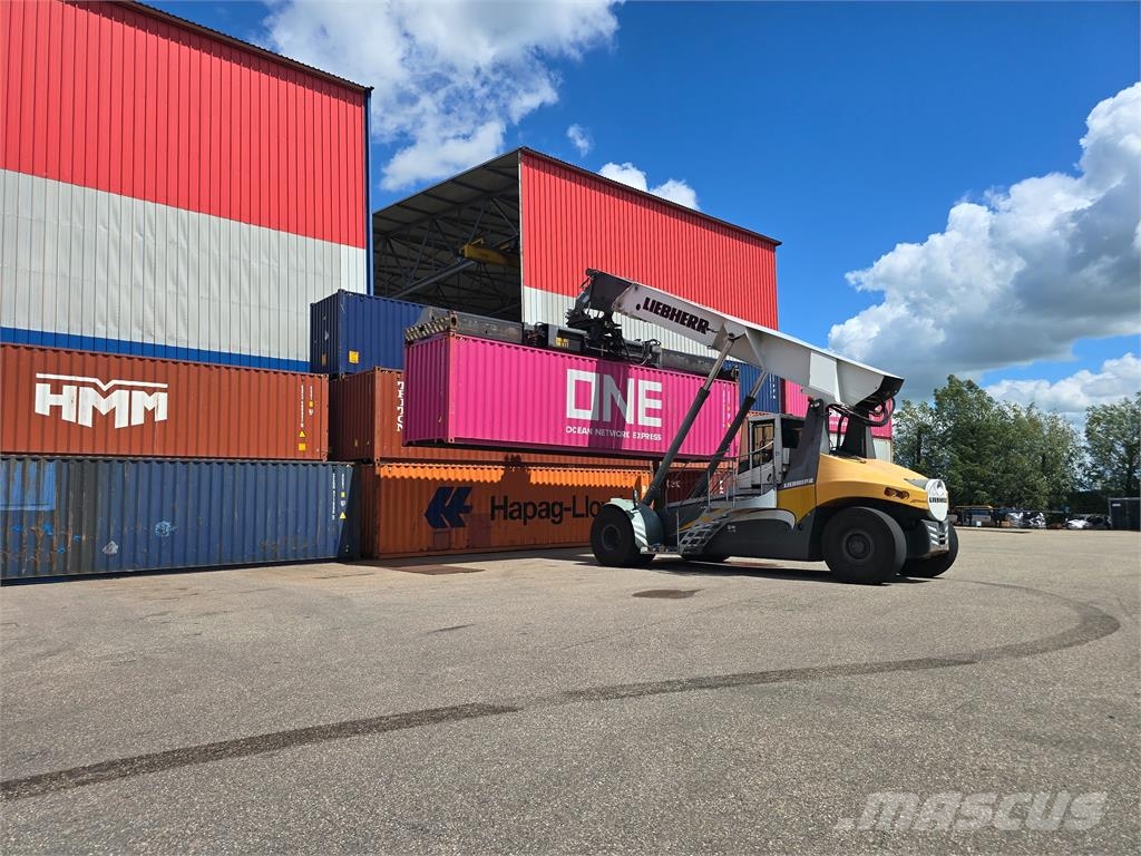 Liebherr LRS545 Reach-Stacker